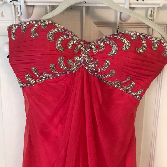 Formal sleeveless gown with sequins - Picture 2 of 6